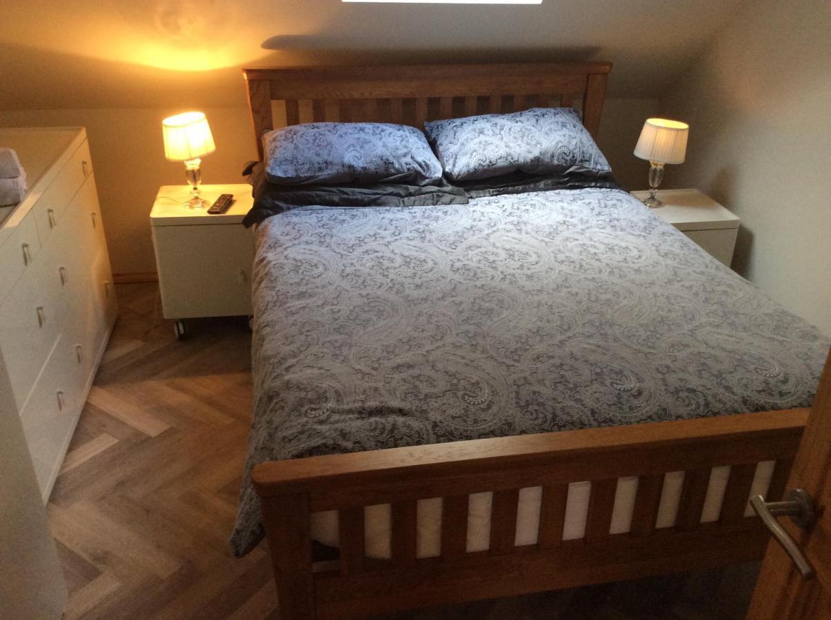 2 Bedroom Furnished Apartment In A Rural Position Stone  Buitenkant foto