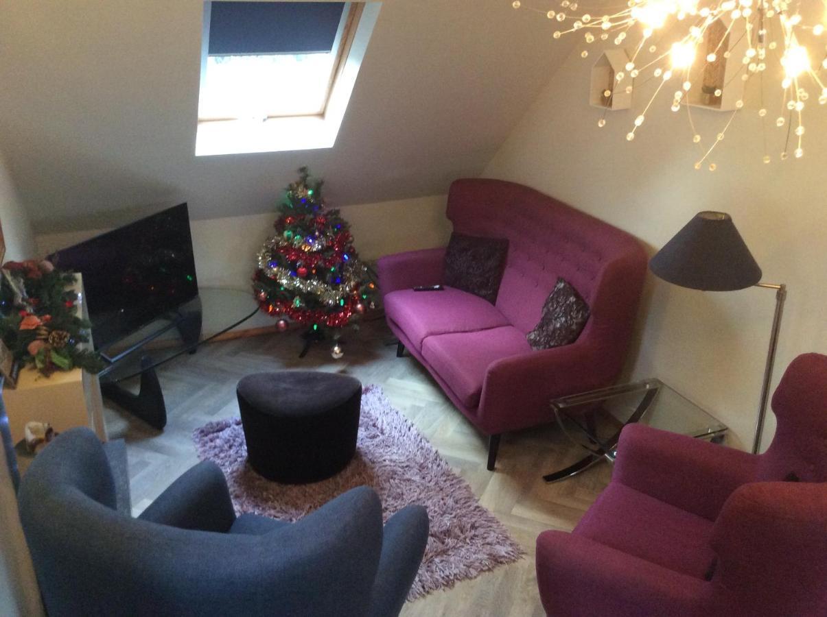 2 Bedroom Furnished Apartment In A Rural Position Stone  Buitenkant foto