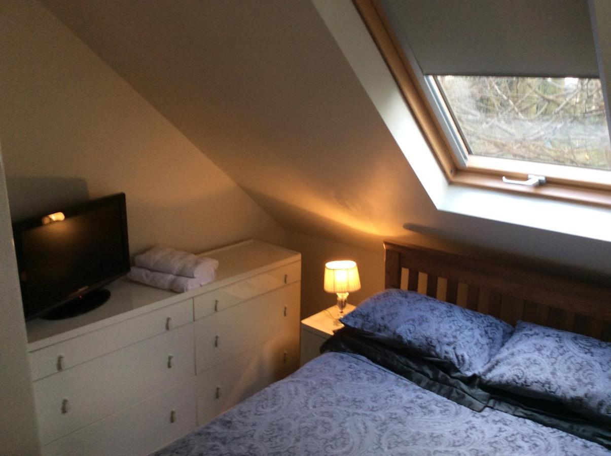 2 Bedroom Furnished Apartment In A Rural Position Stone  Buitenkant foto