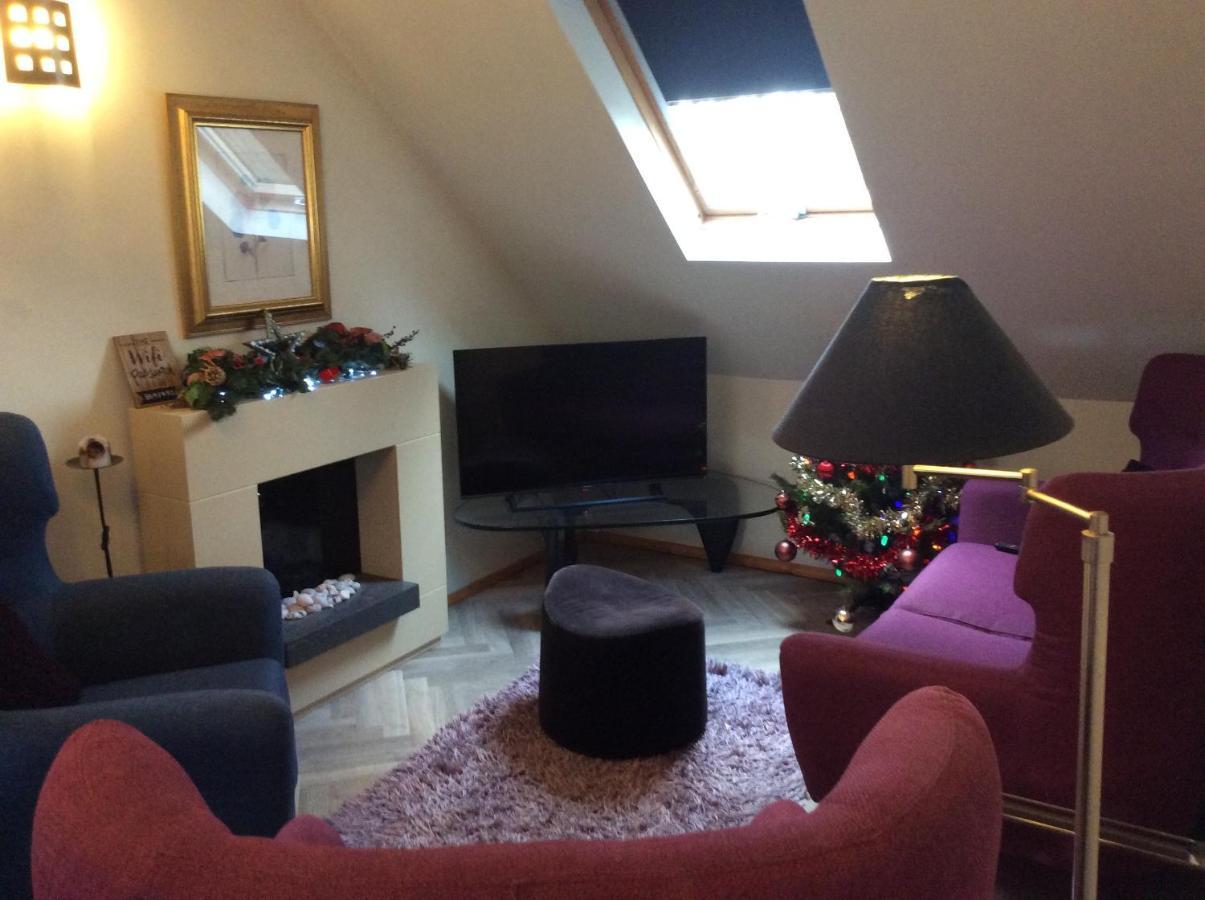 2 Bedroom Furnished Apartment In A Rural Position Stone  Buitenkant foto
