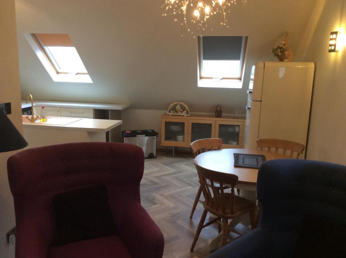2 Bedroom Furnished Apartment In A Rural Position Stone  Buitenkant foto