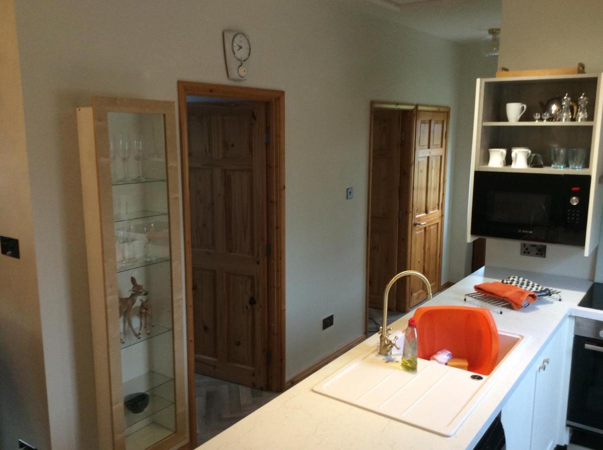 2 Bedroom Furnished Apartment In A Rural Position Stone  Buitenkant foto