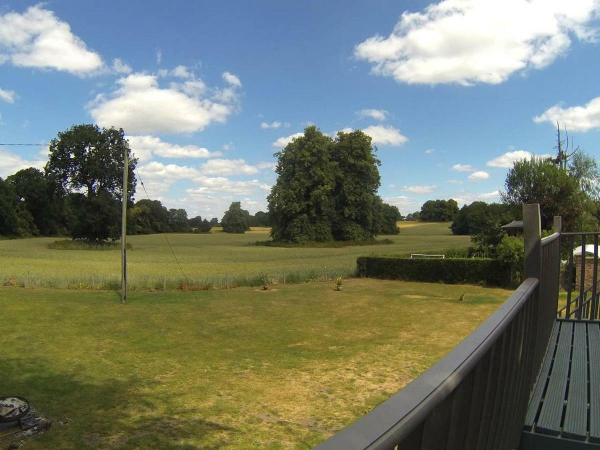 2 Bedroom Furnished Apartment In A Rural Position Stone  Buitenkant foto