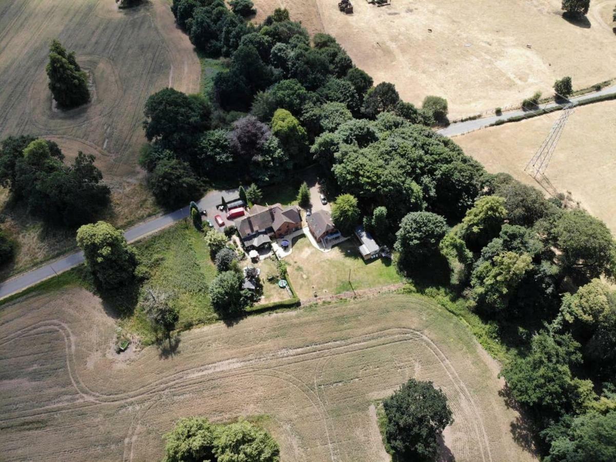 2 Bedroom Furnished Apartment In A Rural Position Stone  Buitenkant foto